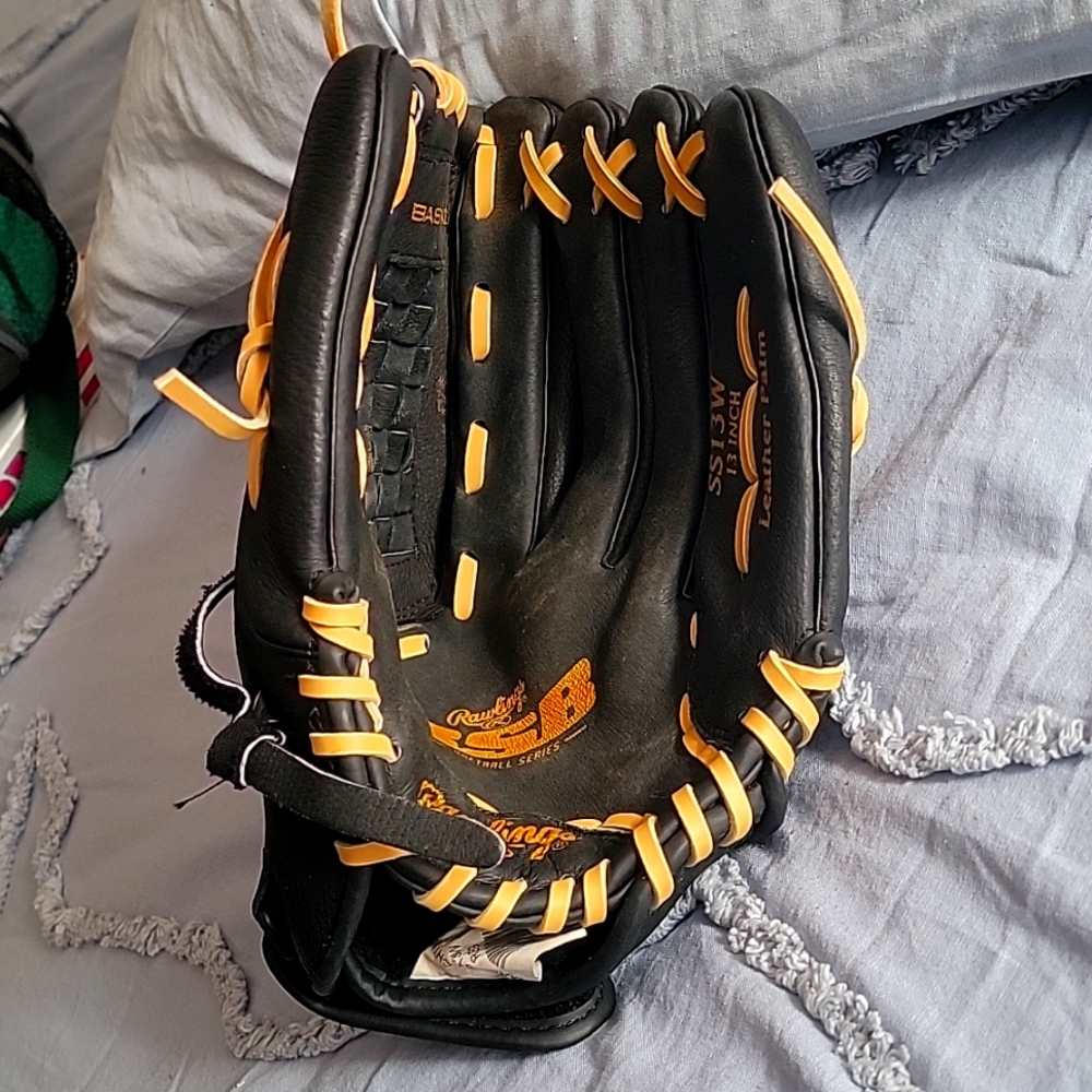 Softball glove